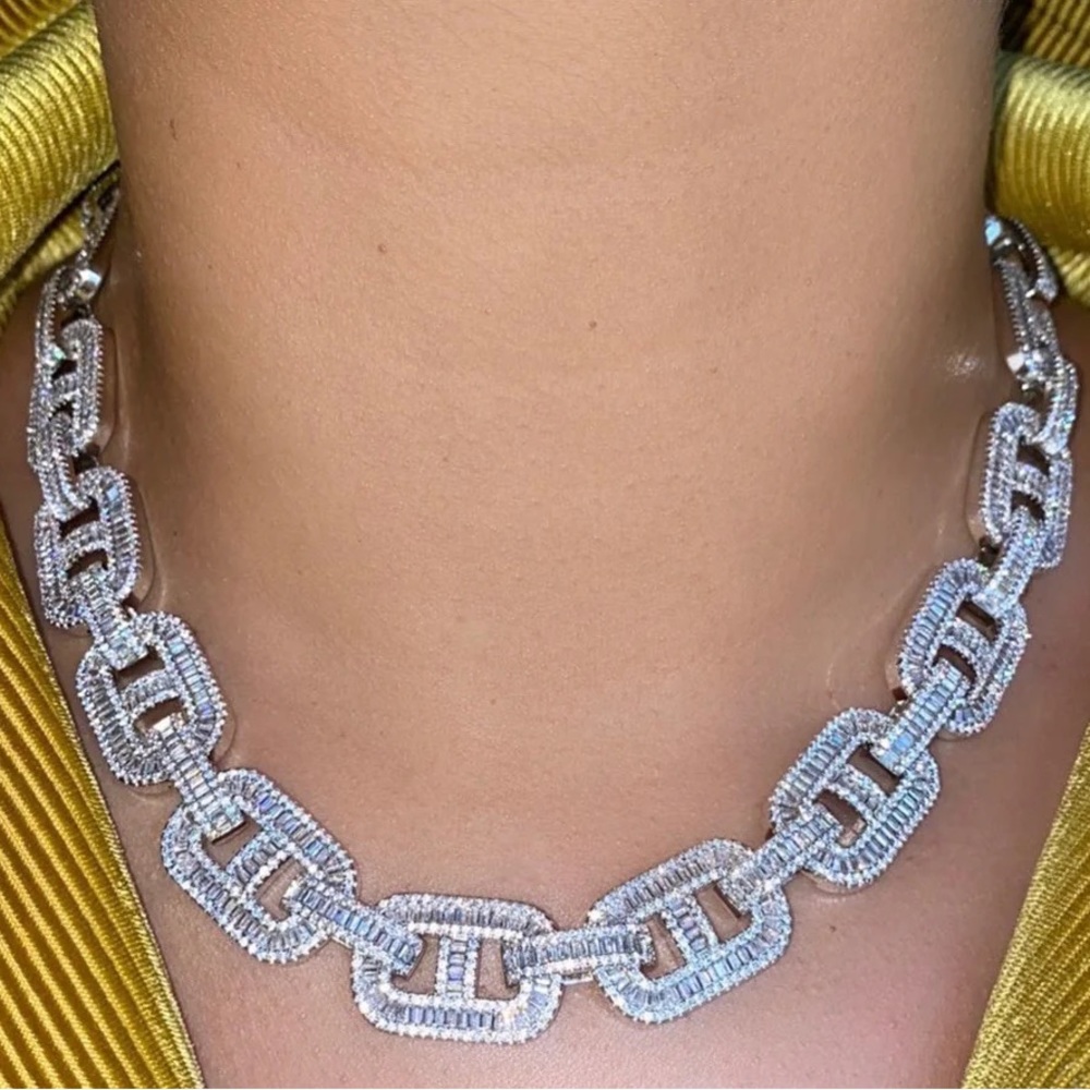Silver Geometric Pattern Necklace With Chunky Cha… - image 3